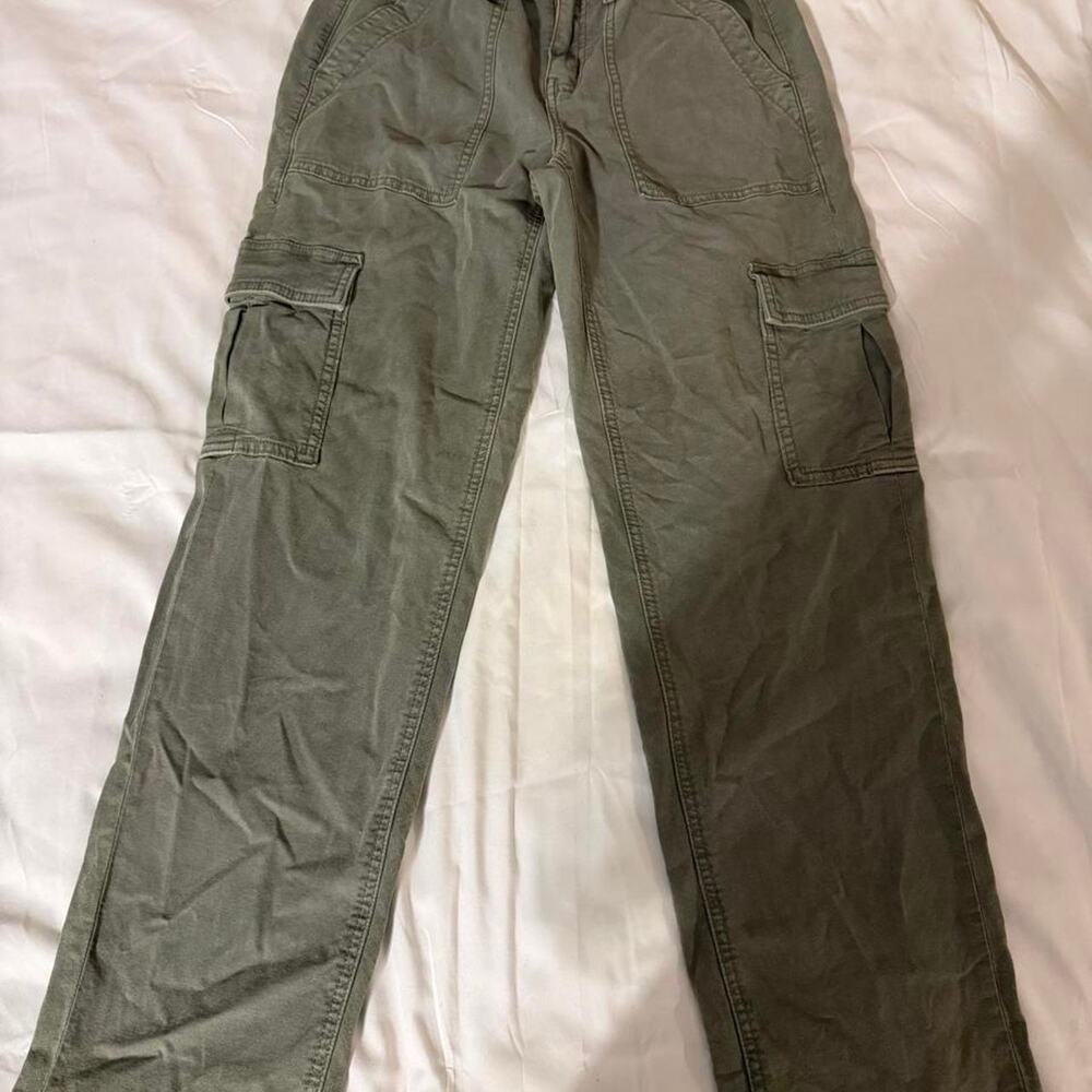American Eagle green cargo pants, size 2 short